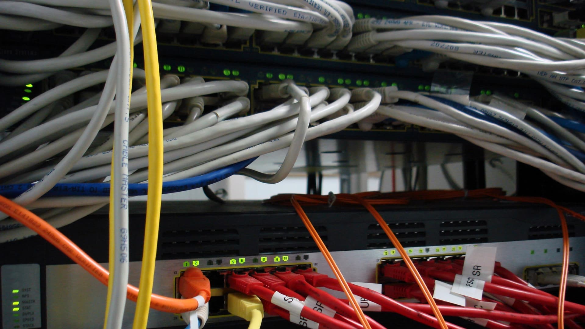 Cable Management Tips for Large-Scale Projects - EWAY Electrical blog cover